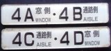 画像: 座席番号プレート　「４A　窓側　・　４B　通路側」・「４C　通路側　・　４D　窓側」