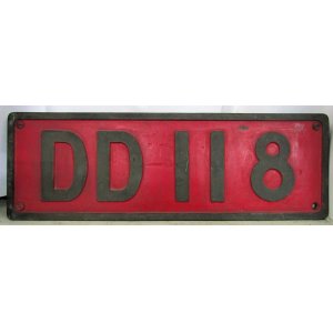 画像: ナンバープレート「DD１１８」（製造銘板付き）