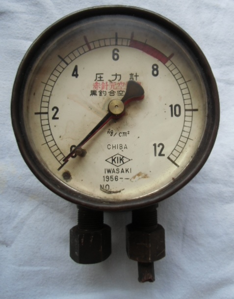 画像1: 蒸気機関車　１２気圧　２針小型圧力計