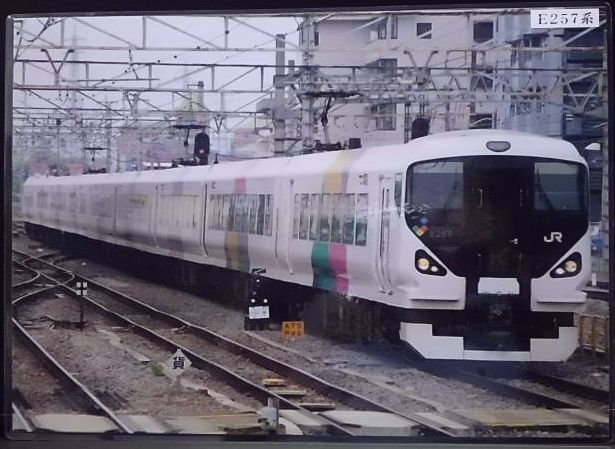 画像1:  下敷き　「E257電車系電車」・「JR東日本　路線ネットワーク　2018年」