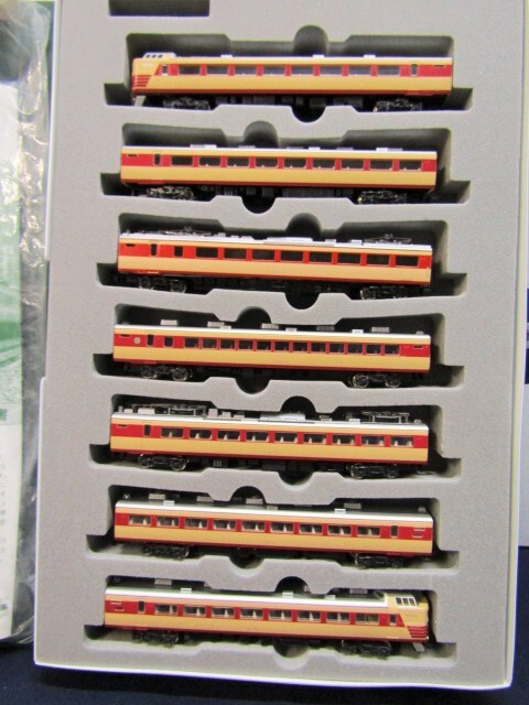 画像1: 中古鉄道模型 カトーＮゲージ　品番　１０－３９１ 「485系300番台交直両用特急形電車　7両基本セット」  